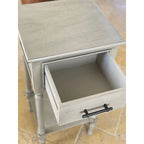Table d'appoint de style champêtre français avec rangement