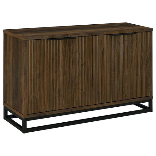 Buffet de 47 pouces à 4 portes avec panneaux sculptés